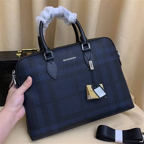 Burberry+公事包的價格推薦 .